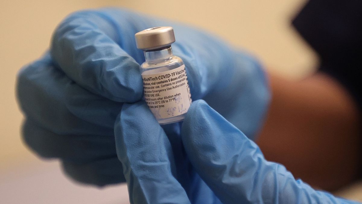 Evropská agentura rozhodne o registraci vakcíny o týden dříve